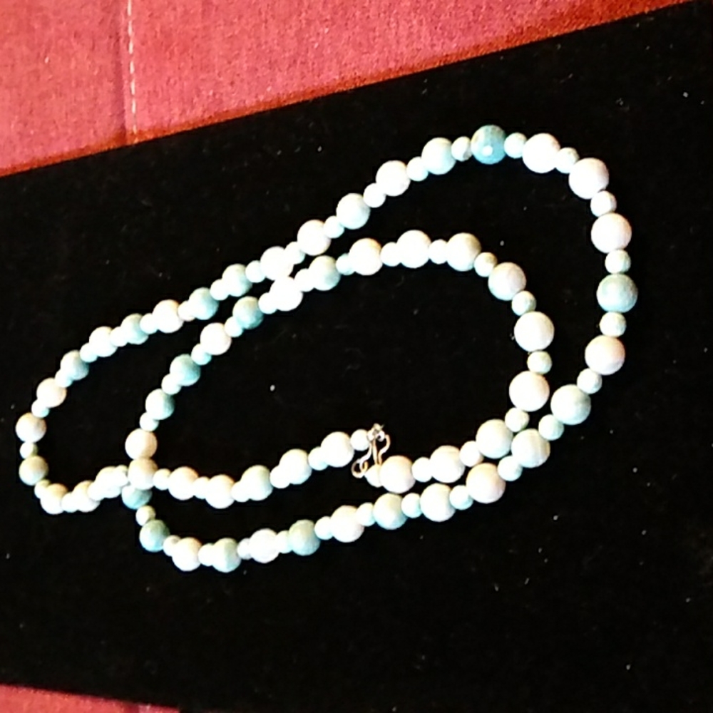 Lovely strand of beaded agate nice pale green